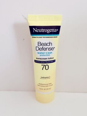 🍭7/$15 Neutrogena Beach Defense Sunscreen Lotion SPF 70